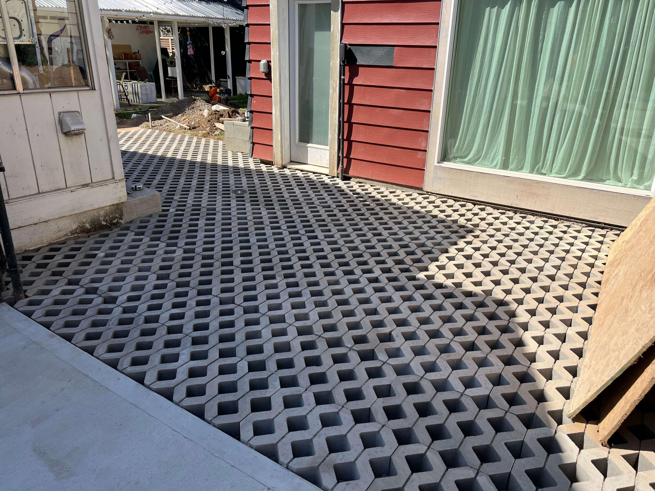 2 photo of a paver patio